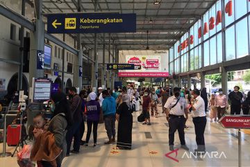 KAI: H+1 Lebaran 33.400 orang berangkat dari Stasiun Senen dan Gambir