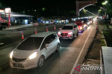 Antrean kendaraan di jalur Bandung-Cianjur masih terjadi hingga malam