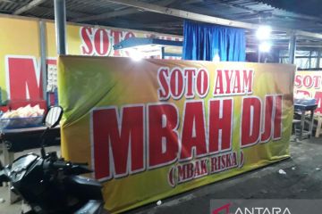 Pemudik padati kuliner soto ayam Branggahan Kediri