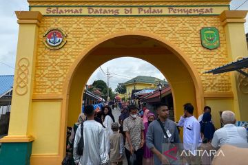 Ribuan warga berlebaran di Pulau Penyengat