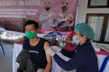 Vaksinasi bagi wisatawan di Tanah Lot
