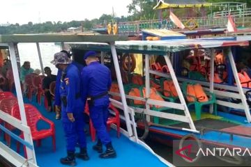 Polisi cek kelengkapan keselamatan permainan di wisata Danau Sipin