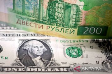 Rubel Rusia "rebound" terhadap dolar setelah libur panjang akhir pekan
