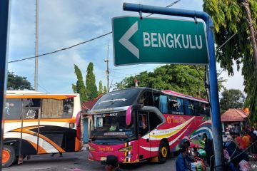 Pengelola Terminal Kalideres imbau pemudik turun di dalam terminal