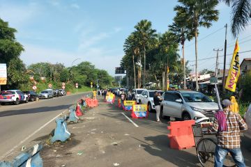 Polisi tutup jalur menuju Puncak pagi ini