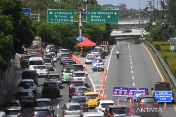 Arus balik meningkat, polisi terapkan sistem Satu Arah di Tol Jakarta-Cikampek ke arah Jakarta