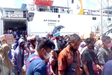 Arus mudik masih mengalir dari Pelabuhan Sampit menuju Pulau Jawa