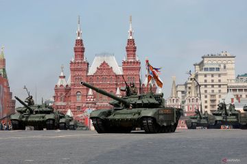 Latihan parade militer menyambut Hari kemenangan di Rusia