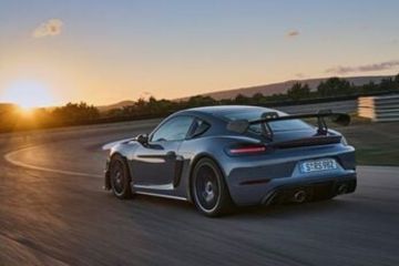 Porsche 718 Cayman GT4 RS dan Cayenne Turbo GT akan hadir di India