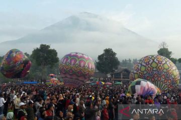 Ribuan penonton saksikan festival balon udara di Wonosobo