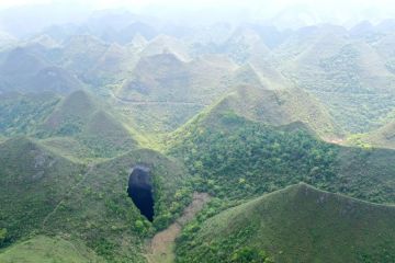 Sinkhole karst raksasa ditemukan di Guangxi, China selatan