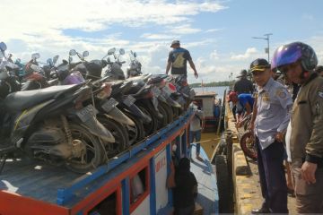 Ratusan calon penumpang KM Teluk Batang-Pontianak gagal berangkat
