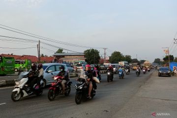 Minggu sore, arus balik jalur Pantura Indramayu ramai lancar