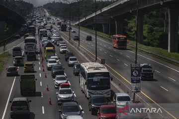 One way dan contra flow diterapkan di jalan Tol Jakarta-Cikampek