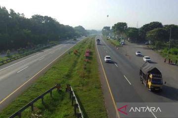 Arus lalu lintas jalan tol dan Pantura Cirebon landai di dua arah