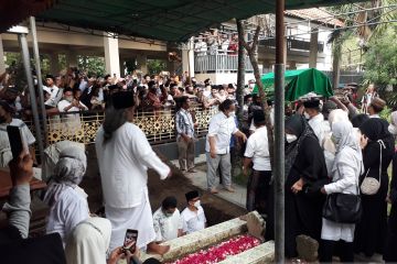 Keluarga makamkan jenazah Lily Wahid di Pesantren Tebuireng-Jombang