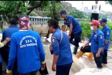 Dua turap di Periuk Tangerang jebol akibatkan banjir di pemukiman