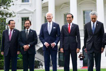 Hoaks! Presiden AS jemput PM Singapura, tapi Presiden Jokowi hanya dijemput Dubes Indonesia