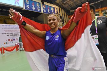 Diandra sumbang emas di nomor 56 kg full contact Kickboxing SEA Games
