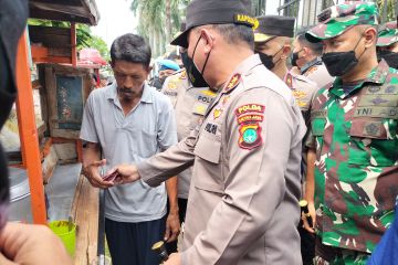 Kapolda Metro Jaya traktir bakso dan ketoprak untuk massa buruh