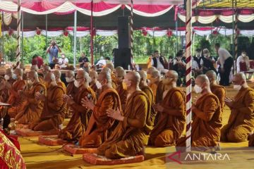 Api Dharma Waisak disemayamkan di Candi Mendut