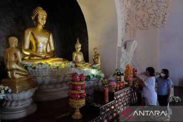 Persiapan Waisak di Bali