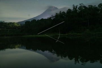 Gunung Merapi mengalami 77 kali gempa guguran