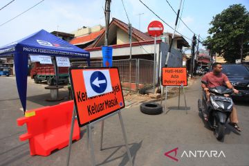 Jalan Otista 3 ditutup imbas pembangunan sodetan Kali Ciliwung