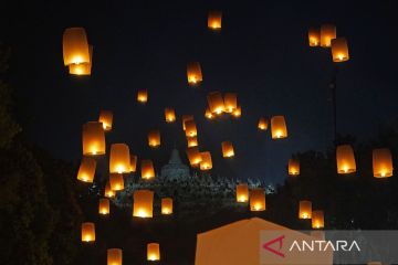 Sambut Waisak, ribuan lampion diterbangkan dari pelataran Candi Borobudur