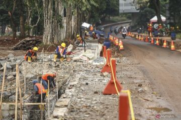 Komisi D DPRD DKI minta pembangunan trotoar dikaji secara matang