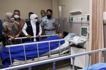 Gubernur Khofifah jenguk korban kecelakaan bus tol Surabaya-Mojokerto