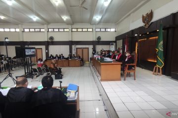 Hakim mempertanyakan status rangkap jabatan Direktur PDPDE Sumsel
