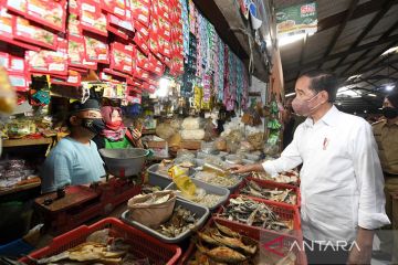 Presiden sambangi dua pasar di Bogor untuk cek harga minyak goreng