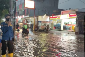 Sejumlah permukiman dan jalan di Tangerang tergenang banjir