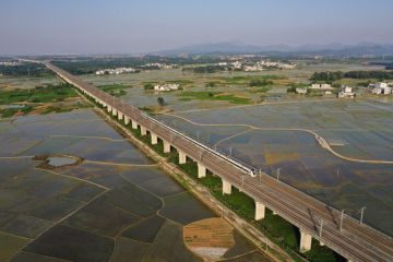 China operasikan 358 km jalur kereta cepat baru empat bulan awal 2022