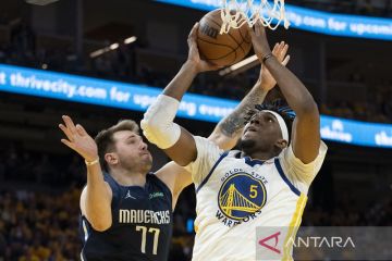 Kevon Looney jadi buah bibir usai berkontribusi tundukkan Mavericks