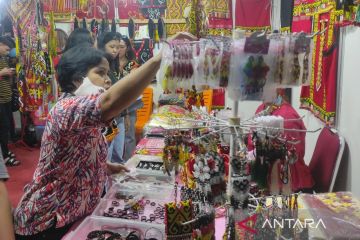 Pekan Gawai Dayak Kalbar ke-36 kenalkan produk dan bantu UMKM