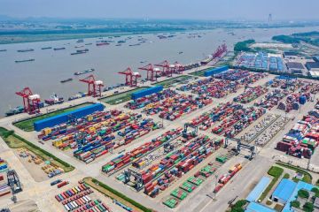 Kargo dan peti kemas di pelabuhan China naik dalam empat bulan pertama 2022