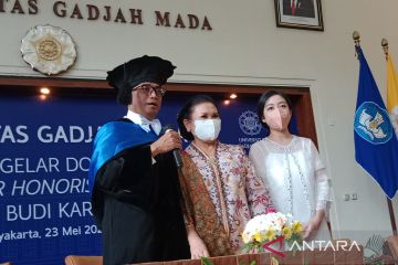 Menteri Perhubungan menerima gelar doktor kehormatan dari UGM