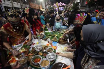 Kemarin, peluang hapus PPKM sampai Festival Rujak Uleg di Surabaya