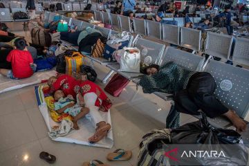 Keberangkatan kapal penumpang terganggu banjir rob Semarang