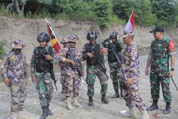 Patroli perbatasan TNI dan polisi perbatasan RDTL