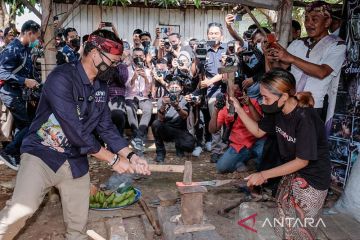 Sandiaga jadikan keris Desa Aeng Tong-tong sebagai suvenir G20