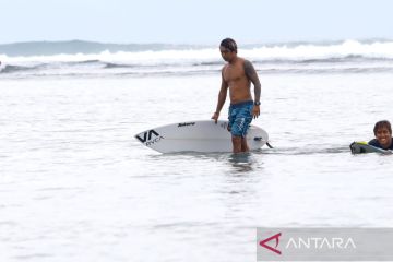 Jelang kejuaraan liga selancar dunia di pantai G-Land Banyuwangi