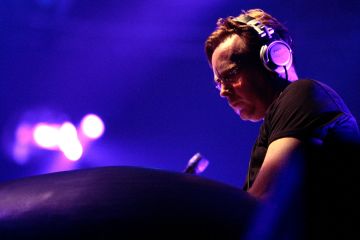 Pemain keyboard "Depeche Mode" Andrew Fletcher meninggal dunia