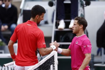 Djokovic rebut tiket perempat final Roland Garros dari Schwartzman