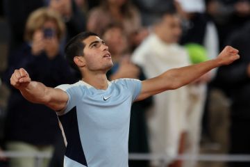 Alcaraz tekuk Khachanov untuk menuju perempat final French Open