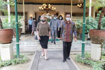 Sultan gandeng Pemerintah Victoria kembangkan industri fesyen Yogya