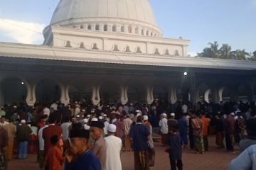 Jamaah Pesantren Mahfilud Dluror berlebaran di tanggal 1 Mei