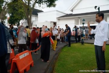 Jelang Lebaran, Presiden Jokowi bagikan paket sembako di Yogyakarta